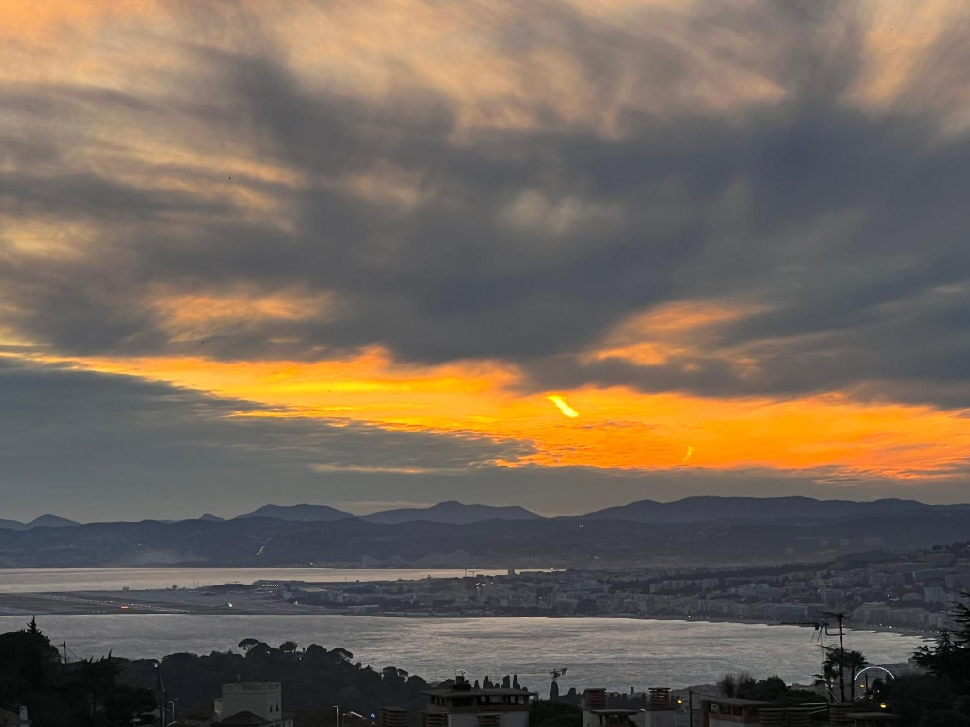 Agreable 3 Pieces Climatise Avec Vue Mer Et Parking Lägenhet Villefranche-sur-Mer Exteriör bild